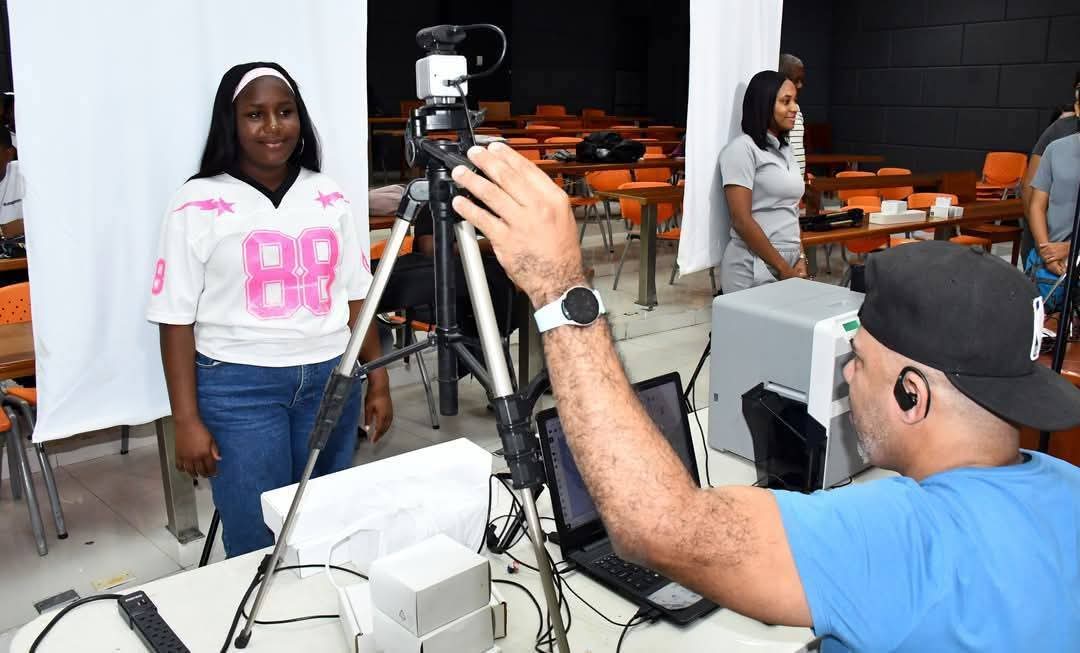Inicia con éxito jornada de carnetización en la UASD Recinto Barahona