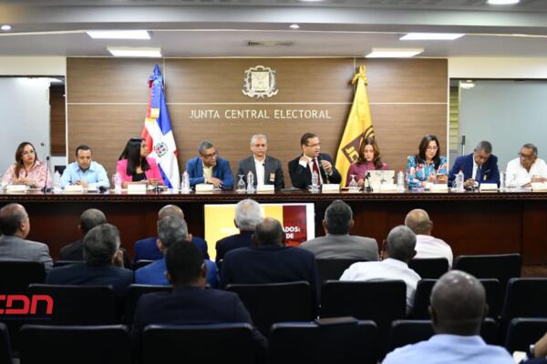 JCE socializa impacto de la nueva cédula con partidos políticos. (Foto, fuente externa)