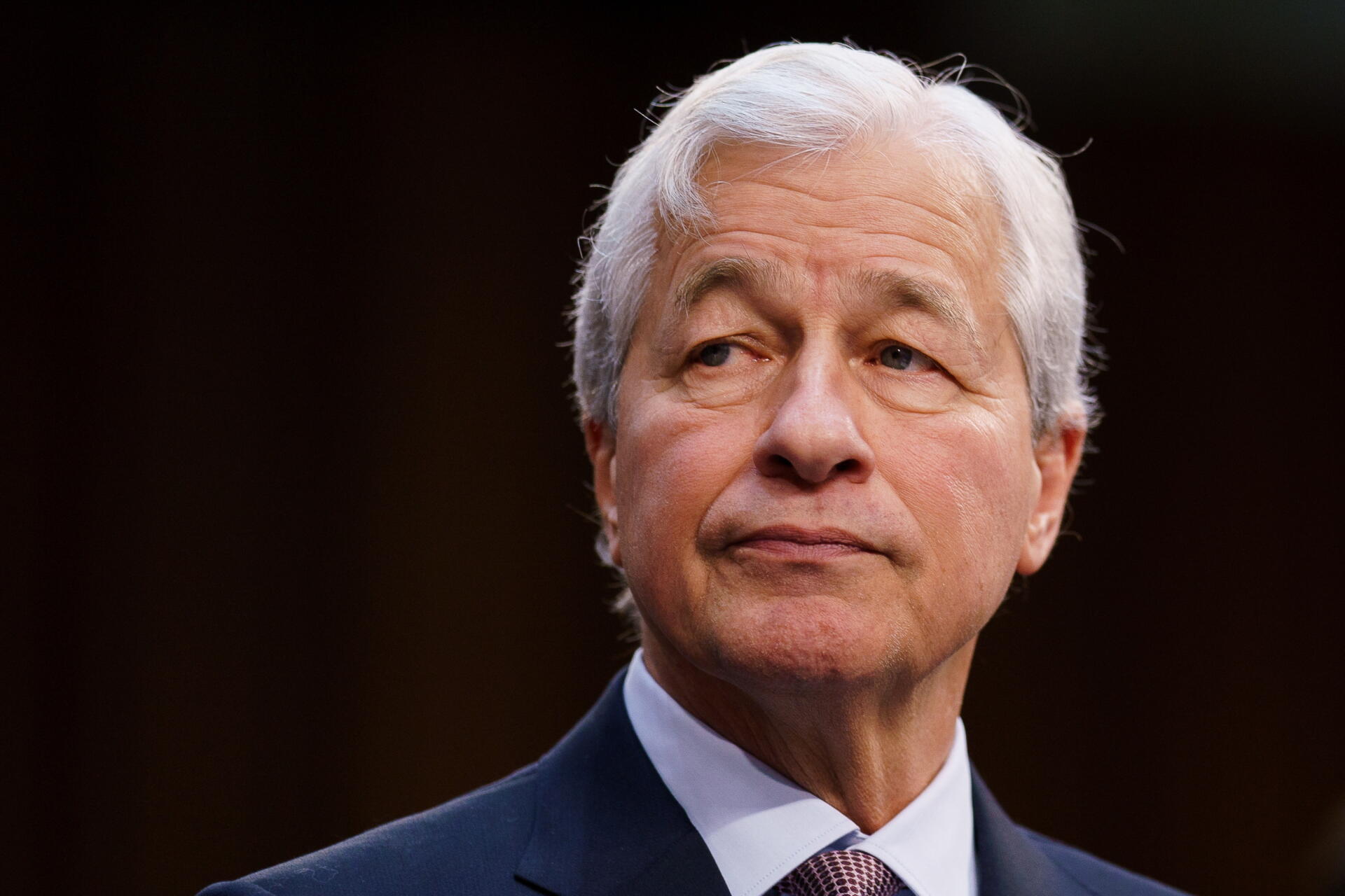 CEO de JPMorgan critica los aranceles de Trump y alerta sobre riesgos globales