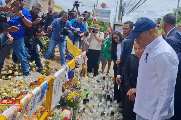 Alcalde de NY visita ruinas del Jet Set tras tragedia. (foto, Danny Polanco)