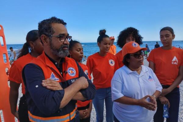 Defensa Civil realiza recorrido aéreo sobre el litoral costero en Barahona.