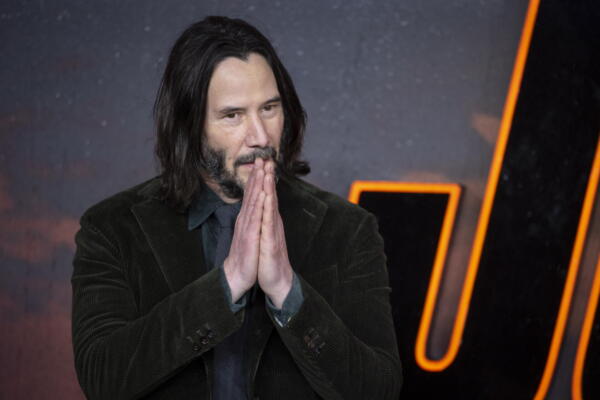 El actor estadounidense Keanu Reeves en una fotografía mientras promocionaba 'John Wick 4'. EFE/TOLGA AKMEN