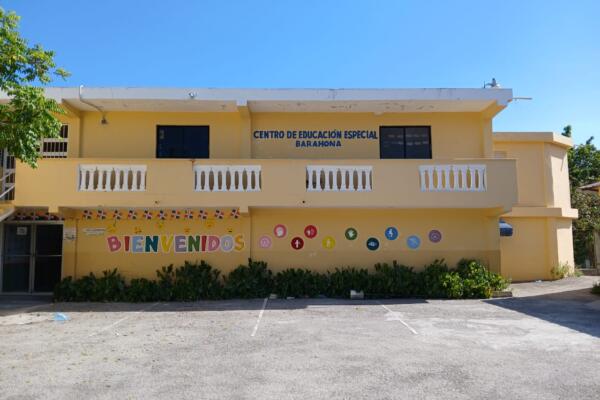 Ladrones paralizan docencia en escuela de  Barahona, tras robar cables del tendido eléctrico