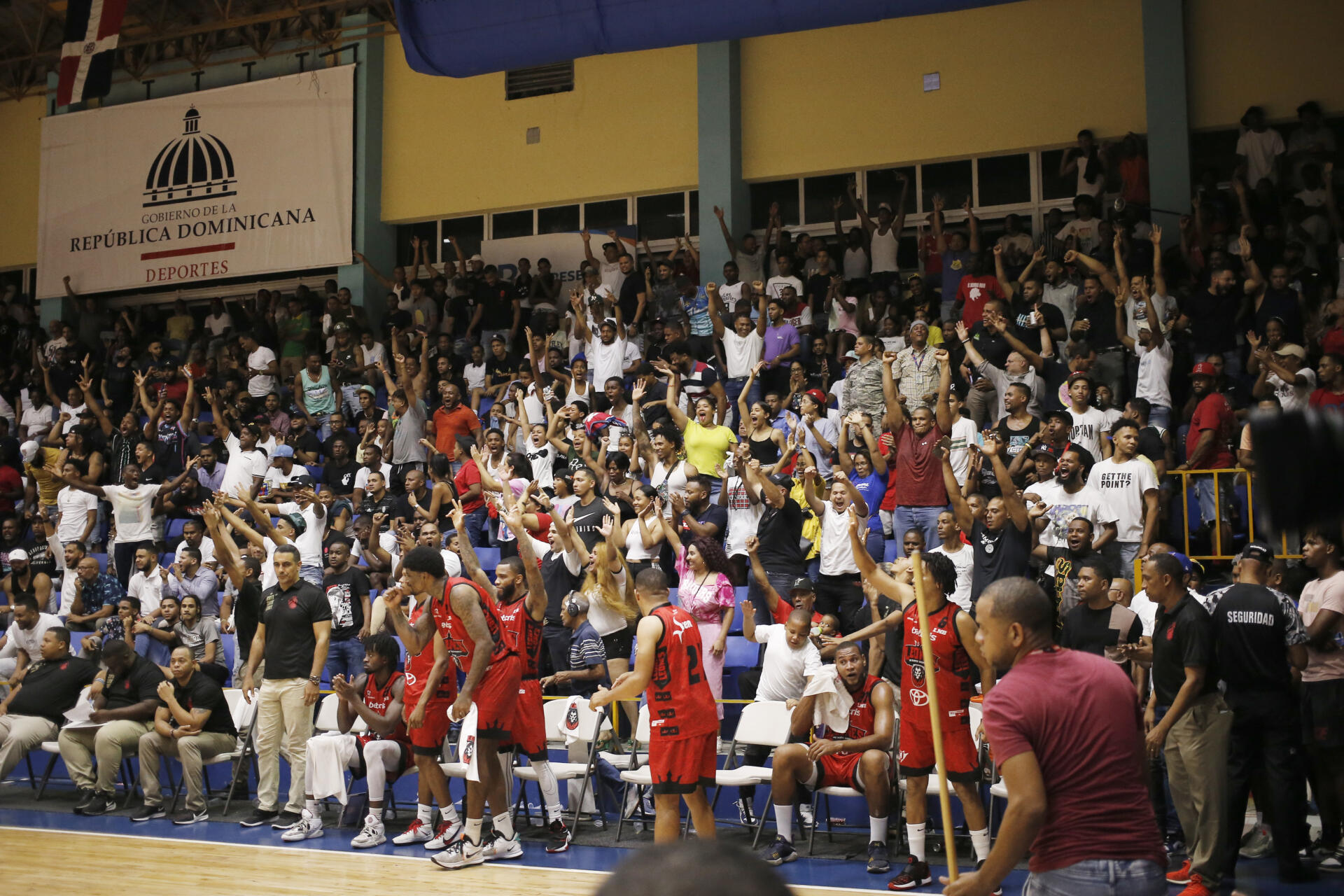 Leones de Santo Domingo jugarán en el club Mauricio Báez para la temporada 2025 de la LNB
