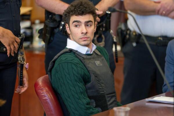 Luigi Mangione, el joven de 26 años acusado de asesinar al director ejecutivo de UnitedHealthcare.