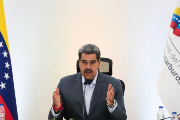 Presidente Nicolás Maduro hablando durante una reunión con sus ministros en Caracas. AFP