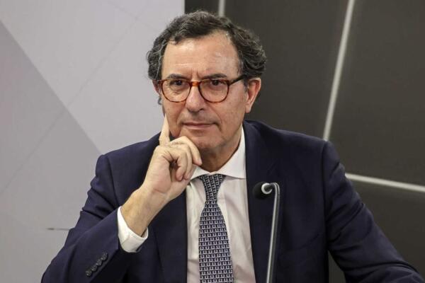 El suministro eléctrico se ha interrumpido en toda la España peninsular en torno a las 12.30 horas del mediodía por causas aún desconocidas.