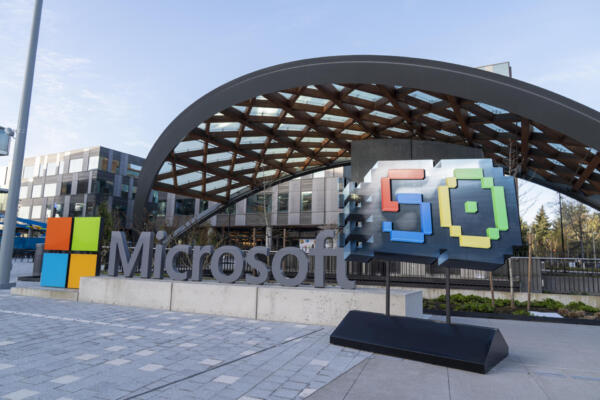 Fotografía del logo de Microsoft durante la celebración de los 50 años en la sede de la empresa en Seattle (Estados Unidos). EFE/ Angel Colmenares