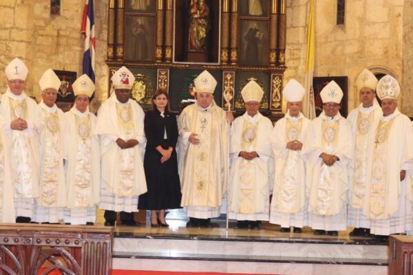 Realizan misa en memoria del papa Francisco en la Catedral de Santo Domingo.