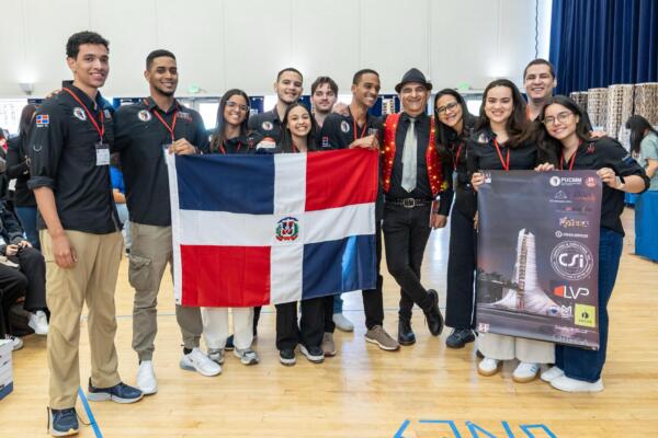 Estudiantes ganadores PUCMM
Foto: fuente externa
