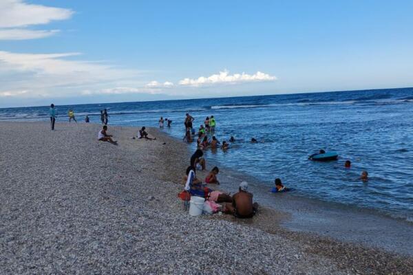 Poca presencia de vacacionistas este Viernes Santo en playa 