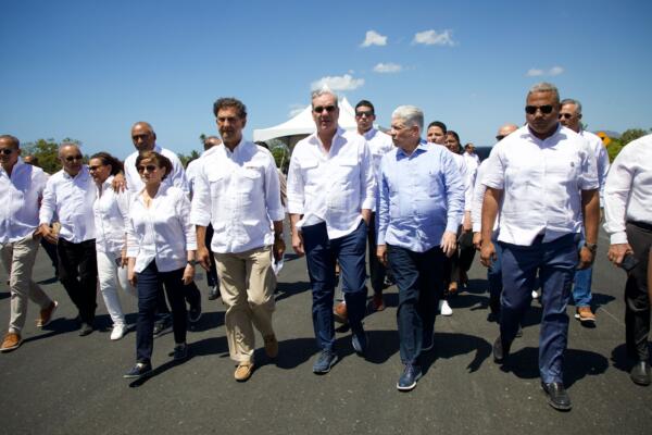 Presidente Abinader junto a Eduardo Estrella y Manuel Estrella
Foto: fuente externa