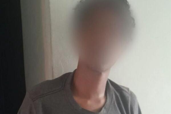 Arrestan en la Caleta a hombre acusado de múltiples robos en viviendas.