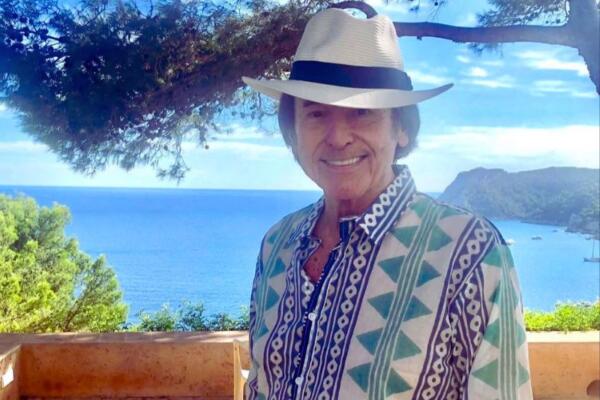 El cantante español Raphael, retoma su carrera.