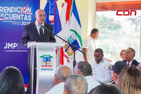 Fidel de los Santos, alcalde del Distrito Municipal de Pantoja.