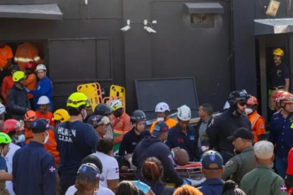 Un equipo de 22 socorristas, 10 de Israel y 12 de Puerto Rico, colaboran en la búsqueda de víctimas en la zona de Jet Set / foto: fuente externa