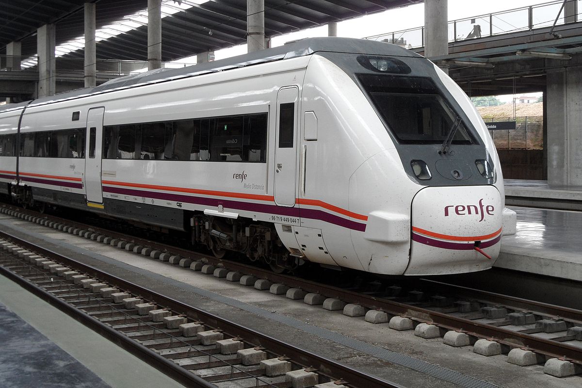 Ministro de transporte de España dice los trenes de media y larga distancia no circularán hoy