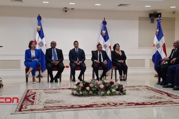 Juramentan nuevos miembros de la Cámara de Cuentas en el Senado. (foto: Danny Polanco
