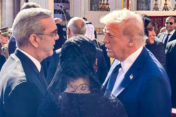 Presidentes Abinader y Trump en El Vaticano
Foto: fuente externa