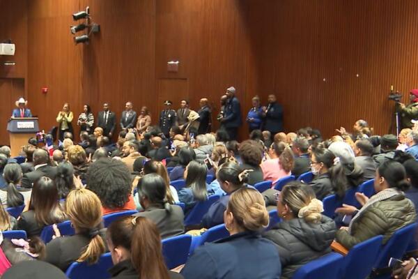 Vigilia en el Bronx reúne a la comunidad dominicana para honrar a víctimas de tragedia del Jet Set.