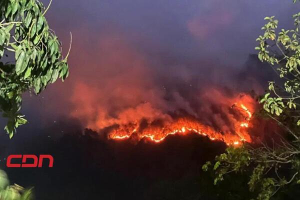 Incendio forestal en las montañas de las comunidades Los Tramojos y La Ciénaga