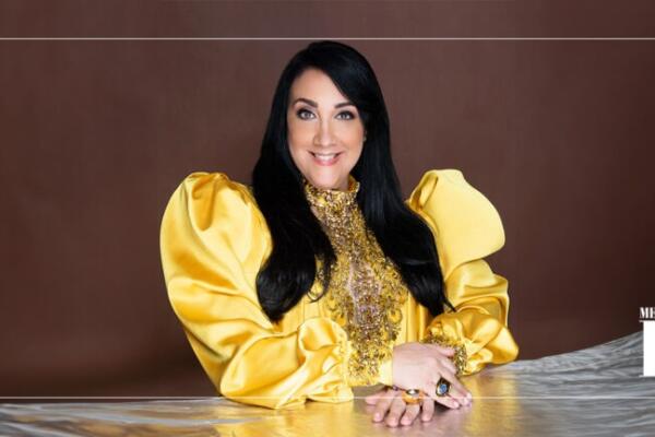 Giannina Azar brilla en Quito con su participación en el desfile 