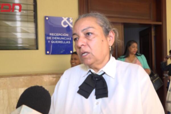 Vielka Tolentino, abogada de la familia afectada por desalojo. 