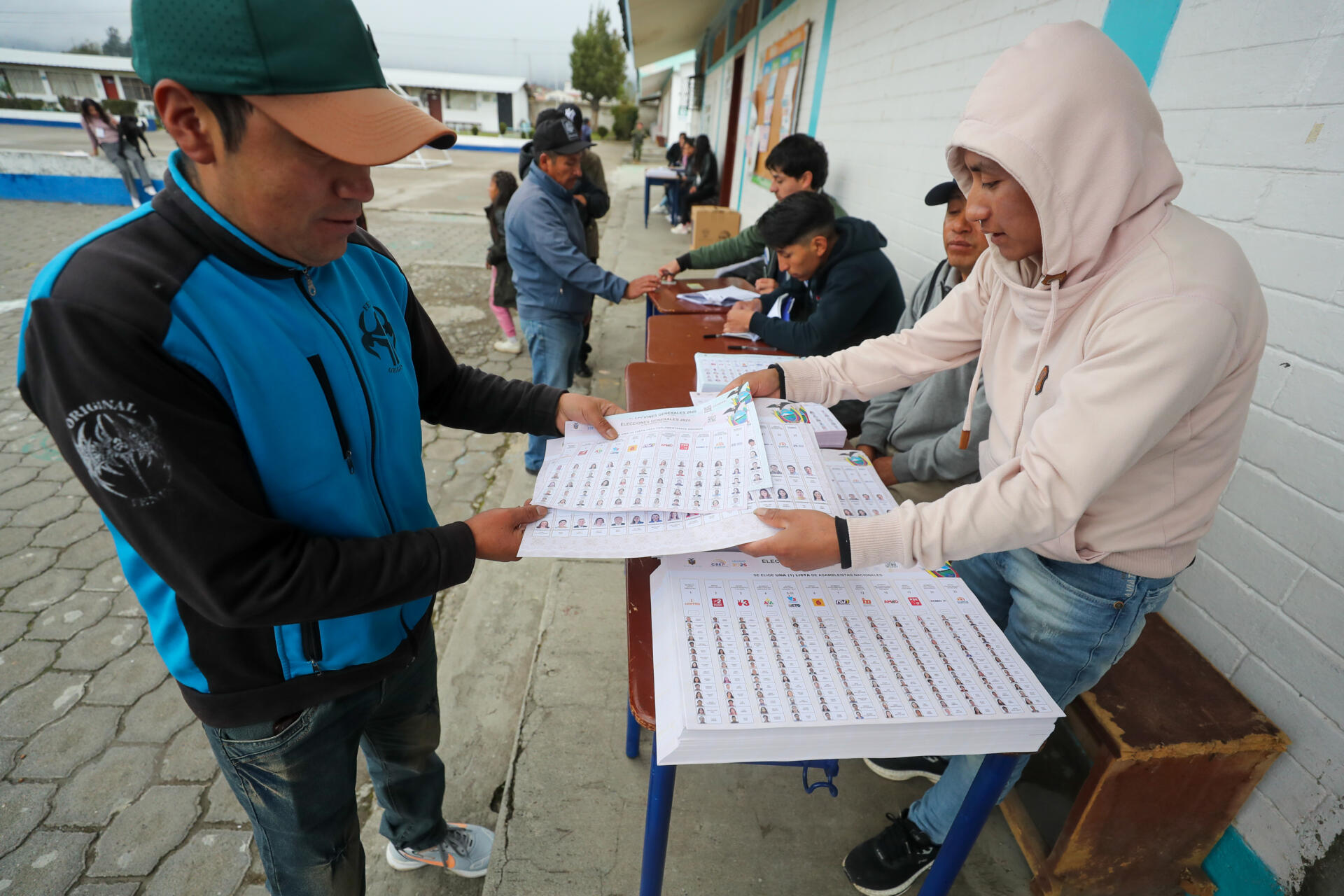 Cinco polémicas que marcan las elecciones presidenciales en Ecuador