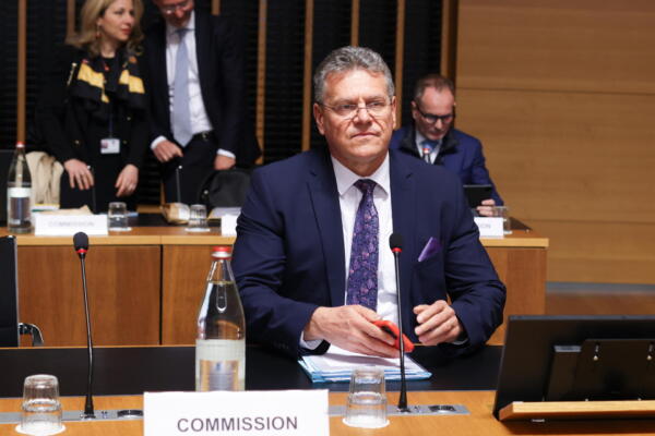 La UE, dispuesta a negociar con EE. UU. sobre aranceles, pero no esperará 