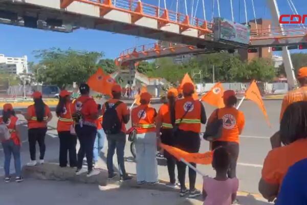 Defensa Civil despliega operativo de bandereos en autopistas por Semana Santa. (foto, fuente externa) 