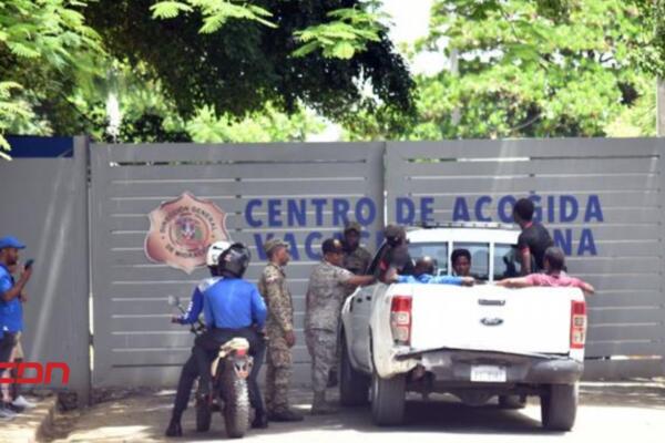 Ciudadanos haitianos piden ser deportados junto a sus hijos. (foto, fuente externa)