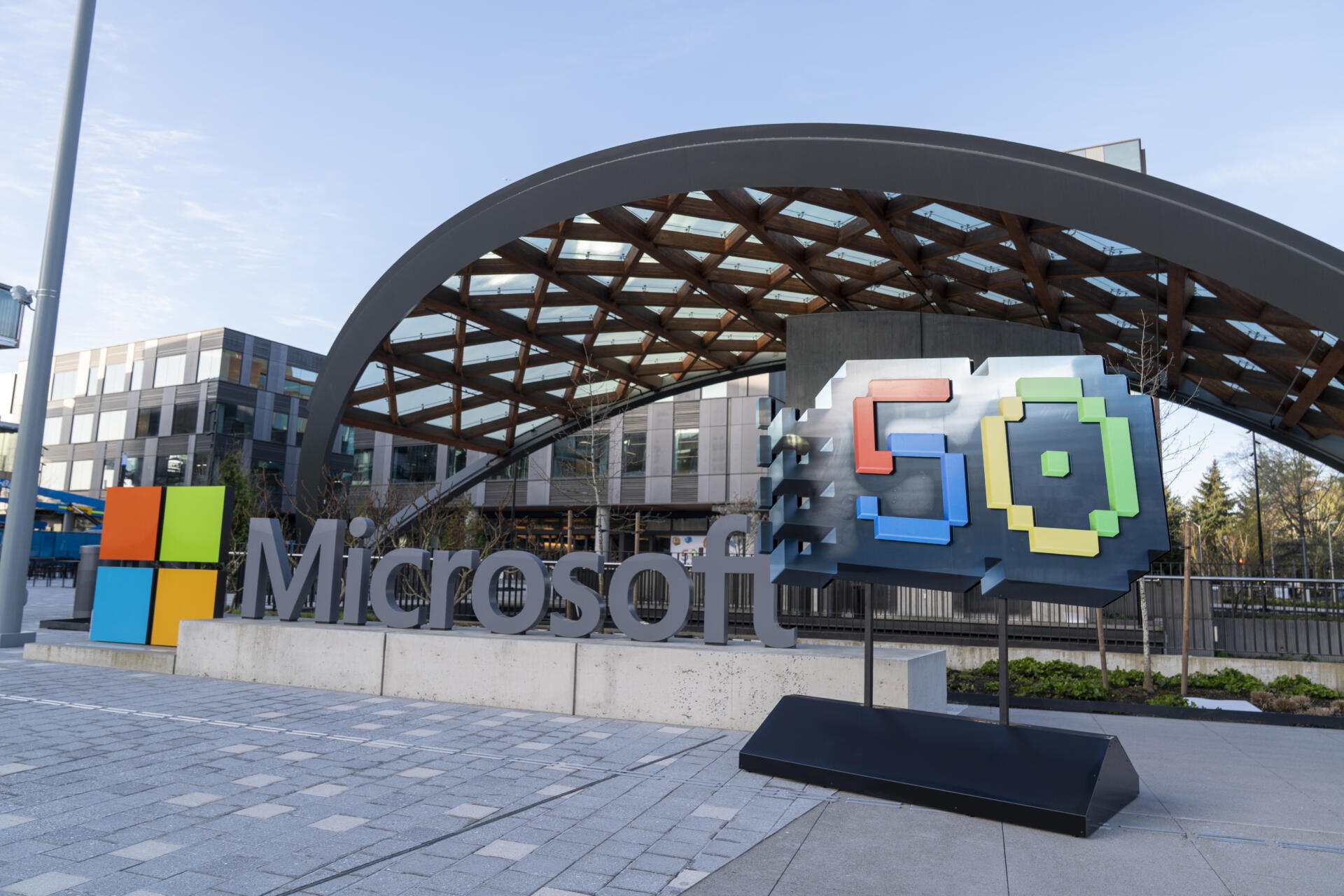 Fotografía del logo de Microsoft durante la celebración de los 50 años este viernes en la sede de la empresa en Seattle