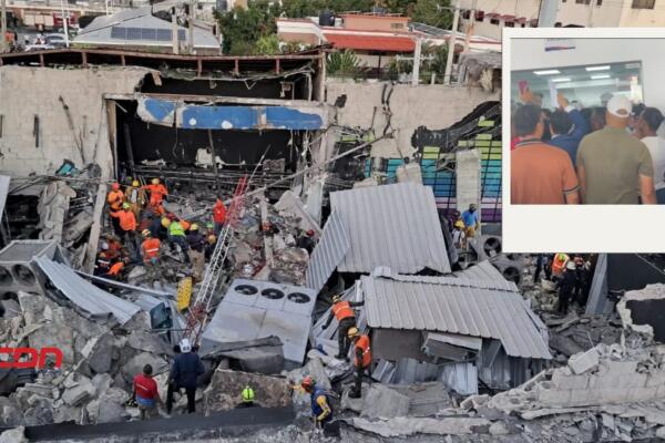Familiares acuden al Inacif con fotos para identificar víctimas. (foto, fuente externa)