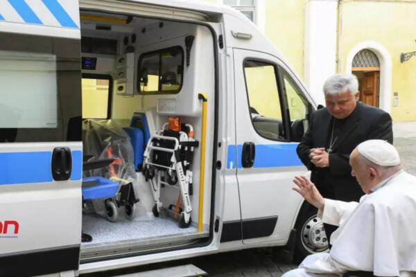 El papa Francisco envía cuatro ambulancias a zonas de guerra en Ucrania. (Foto, fuente externa)