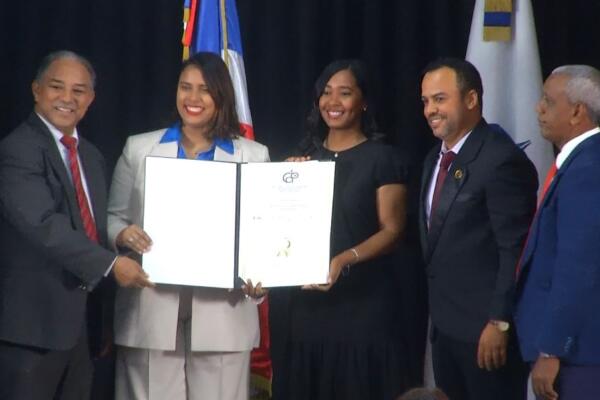 Reconocen a periodistas de CDN por su destacada labor