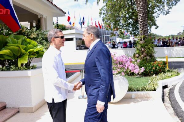 Roberto Álvarez recibe al ministro de Asuntos Exteriores de Rusia, Sergey Lavrov. (foto:CDN)