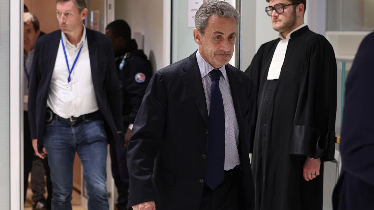 Retiran brazalete electrónico al expresidente francés Sarkozy
