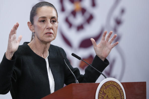 Además, la presidenta resaltó la relevancia de la reciente reforma constitucional para garantizar la soberanía de México, ante las presiones de EE.UU. para intervenir en México con el 