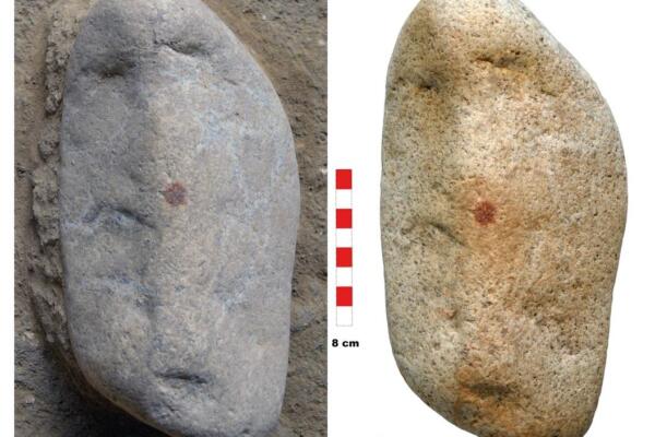 A. El objeto antes de ser excavado por completo; B. Una vez desenterrado, es posible apreciar las tres cavidades principales y la posición central del punto rojo. Fotografía facilitada por A. et al. EFE