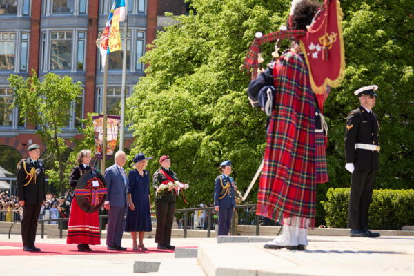 El rey Carlos III del Reino Unido y la reina Camila llegan para inaugurar formalmente el 45.º parlamento de Canadá en Ottawa (Canadá). 