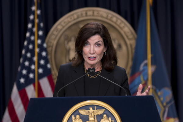 Fotografía de archivo de la gobernadora del estado de Nueva York, Kathy Hochul, durante un acto público en Manhattan (NY, EE.UU.).