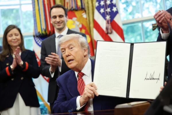 Trump: no habrá aranceles para la UE porque sus empresas acabarán montando plantas en EE. UU.