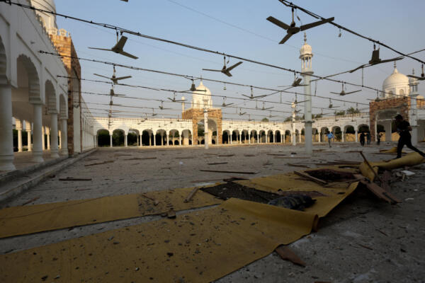 Pakistán derriba 25 drones indios cerca de instalaciones militares. (foto, AFP)