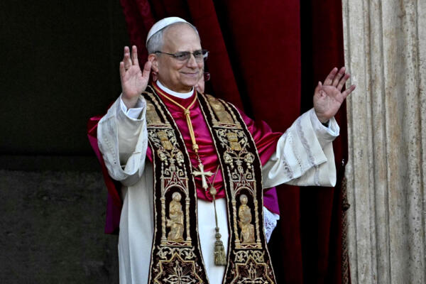 Robert Prevost llegó a Perú por primera vez como joven misionero agustino y, desde el país andino, partió como obispo rumbo al Vaticano donde este jueves ha sido coronado como el primer papa estadounidense, que se hará llamar León XIV. 
