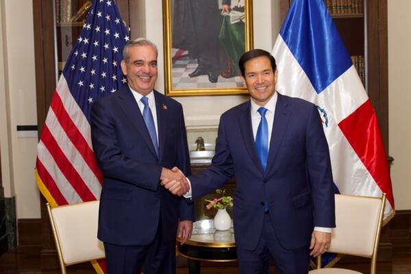 El presidente Luis Abinader y el secretario de Estado, Marco Rubio discutieron la situación en Haití y otros temas de interés común.