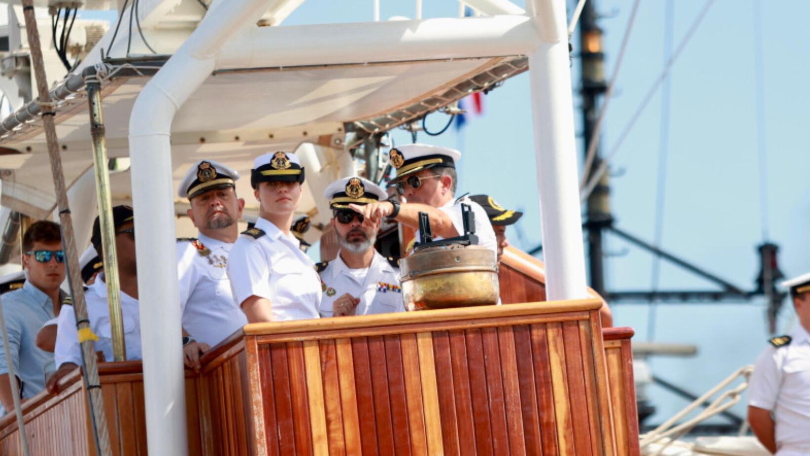 Abren visitas al público en buque español donde viaja la princesa Leonor