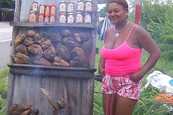 Batata asada producto emblemático de la gastronomía de Villa Altagracia.
