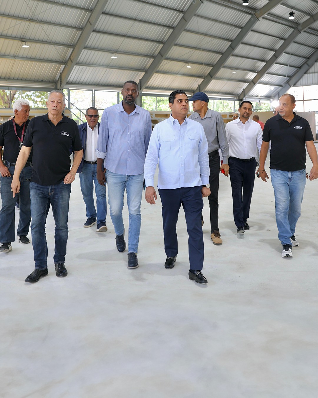“Esta es una comunidad muy dinámica, muy participativa”, dijo el ministro Cruz, al realizar la inspección de la construcción.