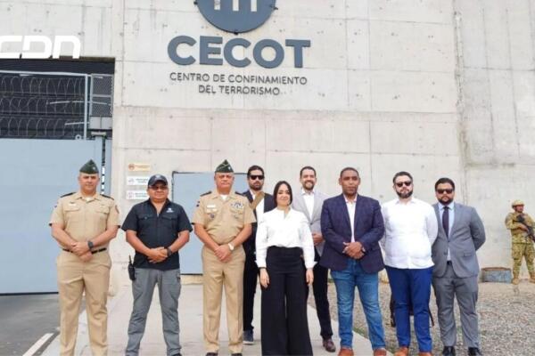 La ministra de Interior y Policía, Faride Raful, visitó Cecot, la megacárcel construida por el presidente salvadoreño Nayib Bukele. Foto: CDN Digital.