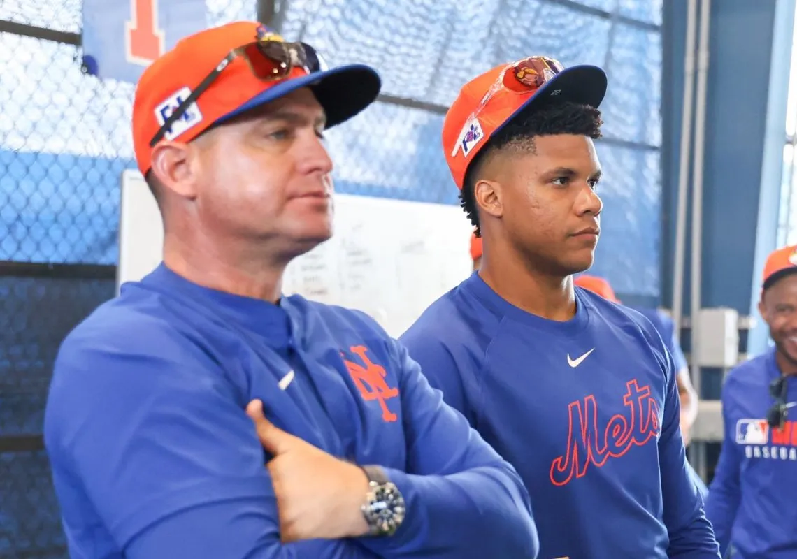 Mientras Soto estaba sentado en el clubhouse la tarde del martes, varios televisores estaban sintonizados en un programa de béisbol que analizaba su accionar reciente.